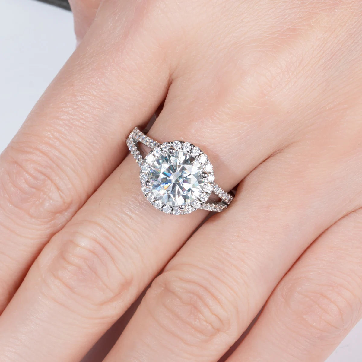 Round moissanite halo top view, 3ct D color in gold setting — Aurora Moissanite