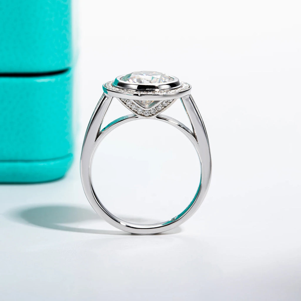 Round moissanite halo 3ct D color VVS1, halo accent stones detail — Aurora Moissanite