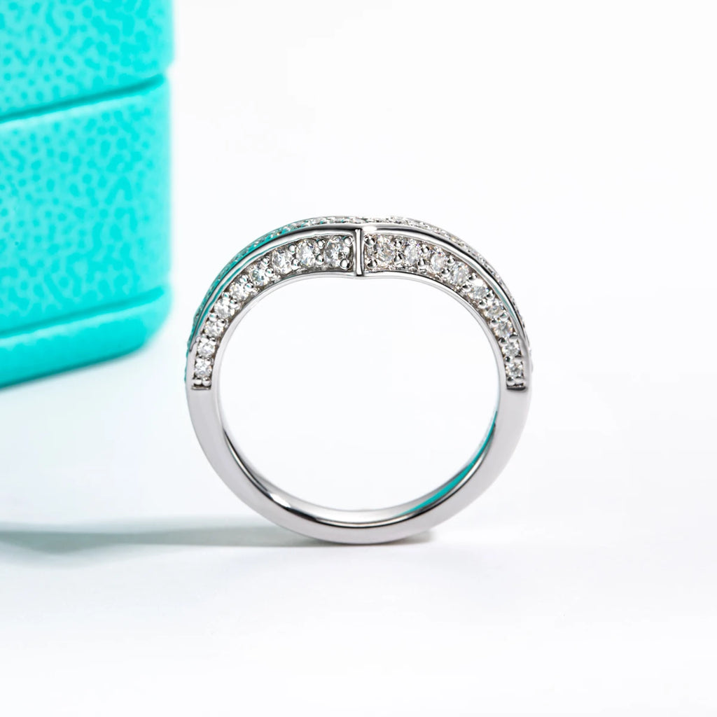Moissanite V-shape wedding band D color VVS1, chevron profile detail — Aurora Moissanite