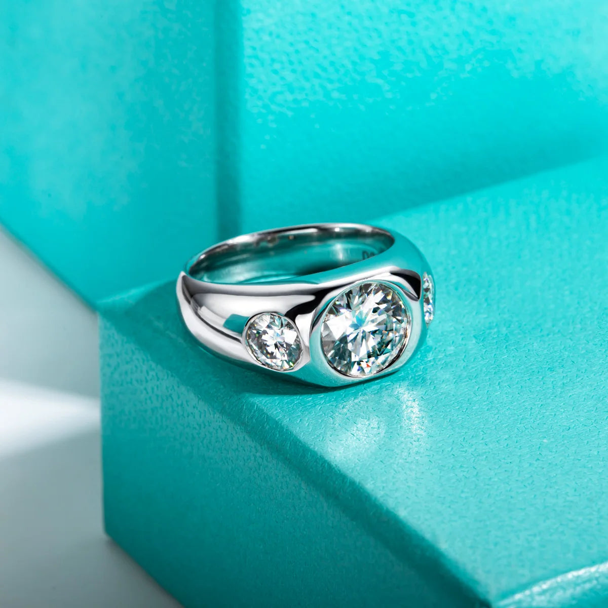 Moissanite 3cttw D color VVS1 men's ring, 18K gold — Aurora Moissanite