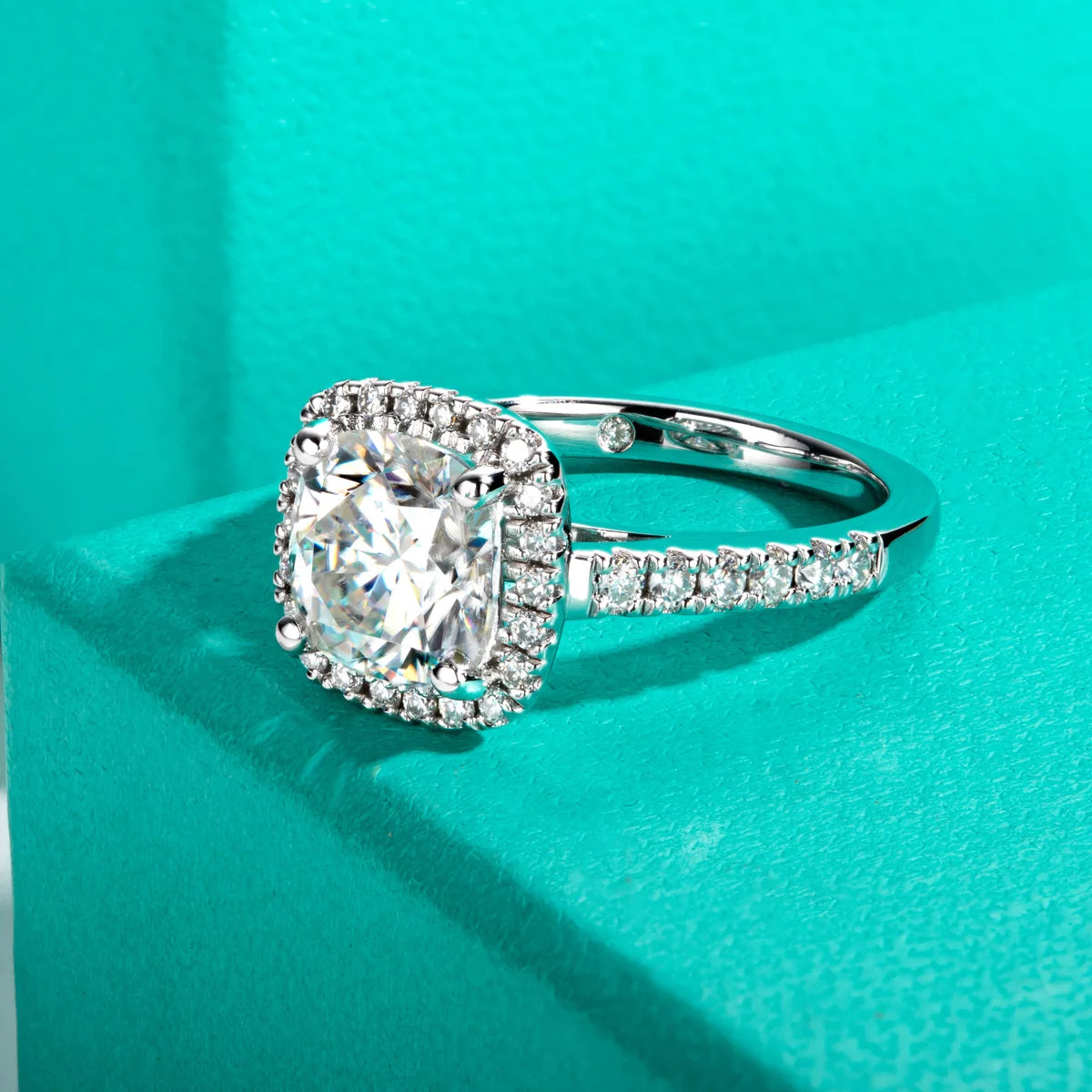 Cushion moissanite 3ct halo D color VVS1, gold halo ring detail — Aurora Moissanite