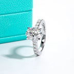 Oval moissanite 3ct D color VVS1, prong solitaire detail — Aurora Moissanite