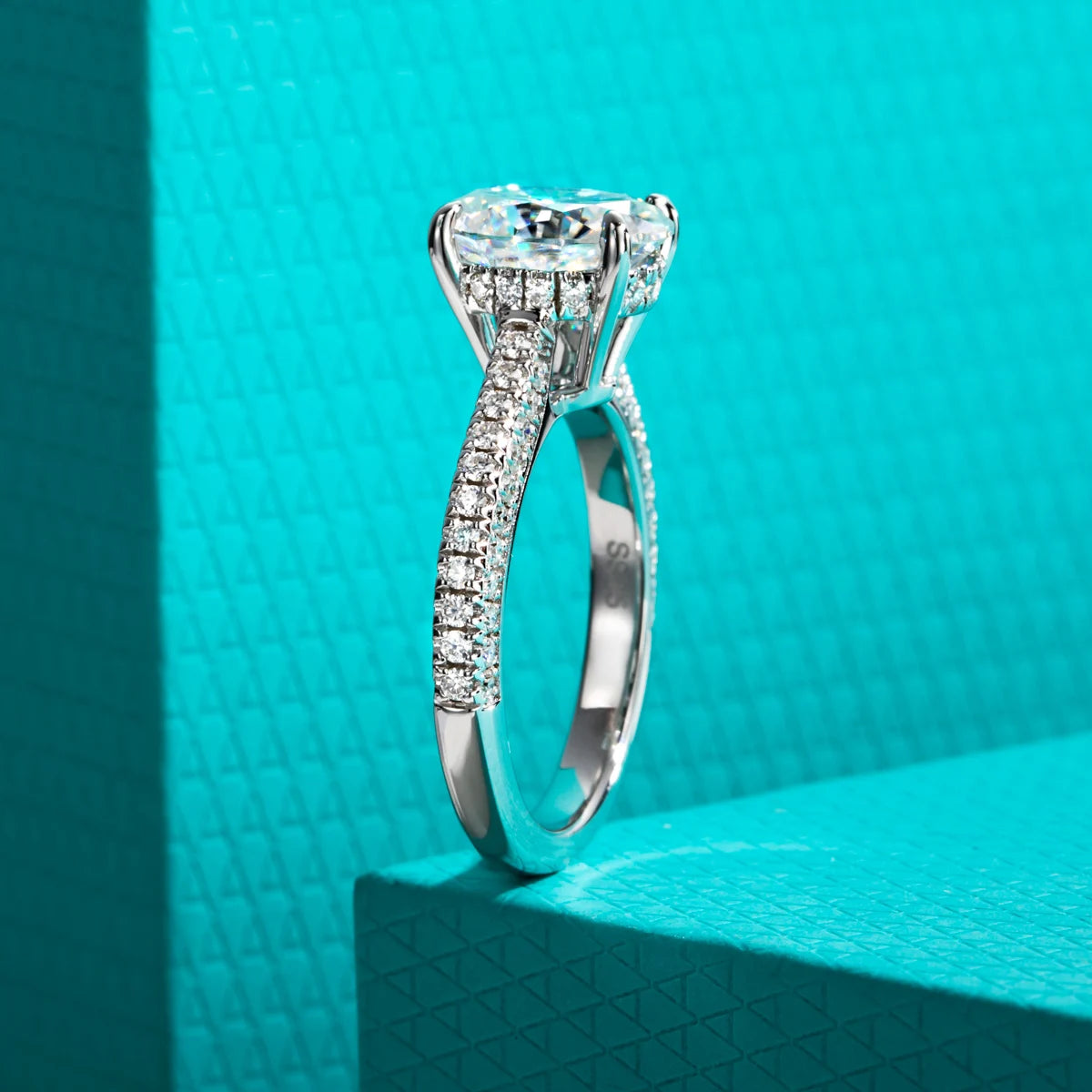 3ct oval moissanite ring, side profile, S925 sterling silver — Aurora Moissanite