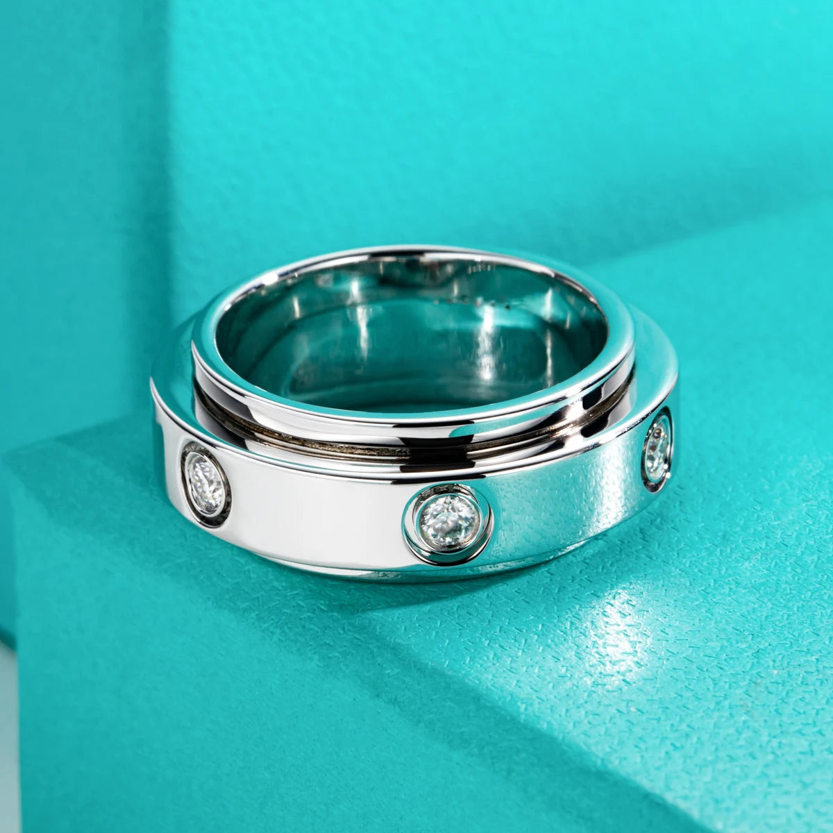 Moissanite fidget spinner ring 2.5mm D color VVS1, bezel setting outer band — Aurora Moissanite