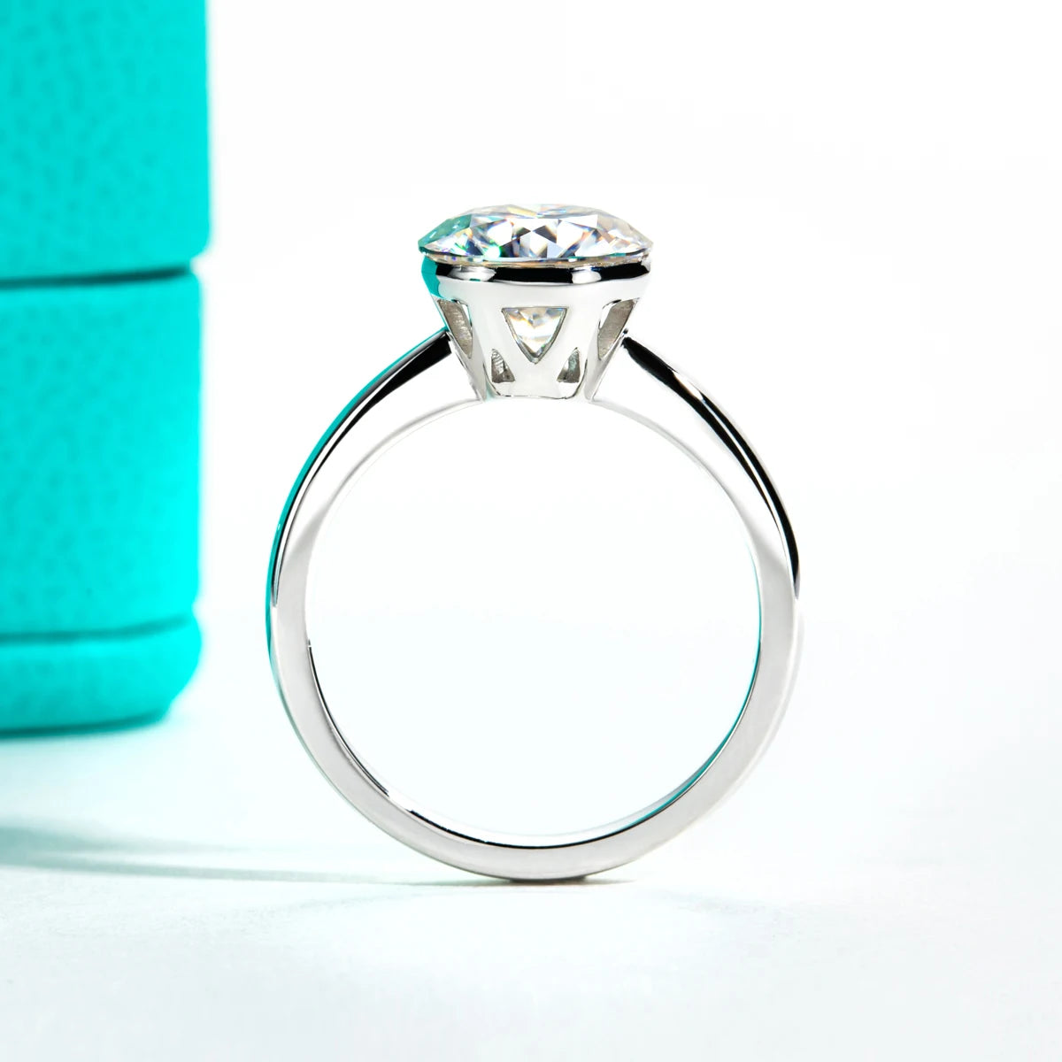 Round moissanite invisible setting ring, side profile, 18K gold plated — Aurora Moissanite