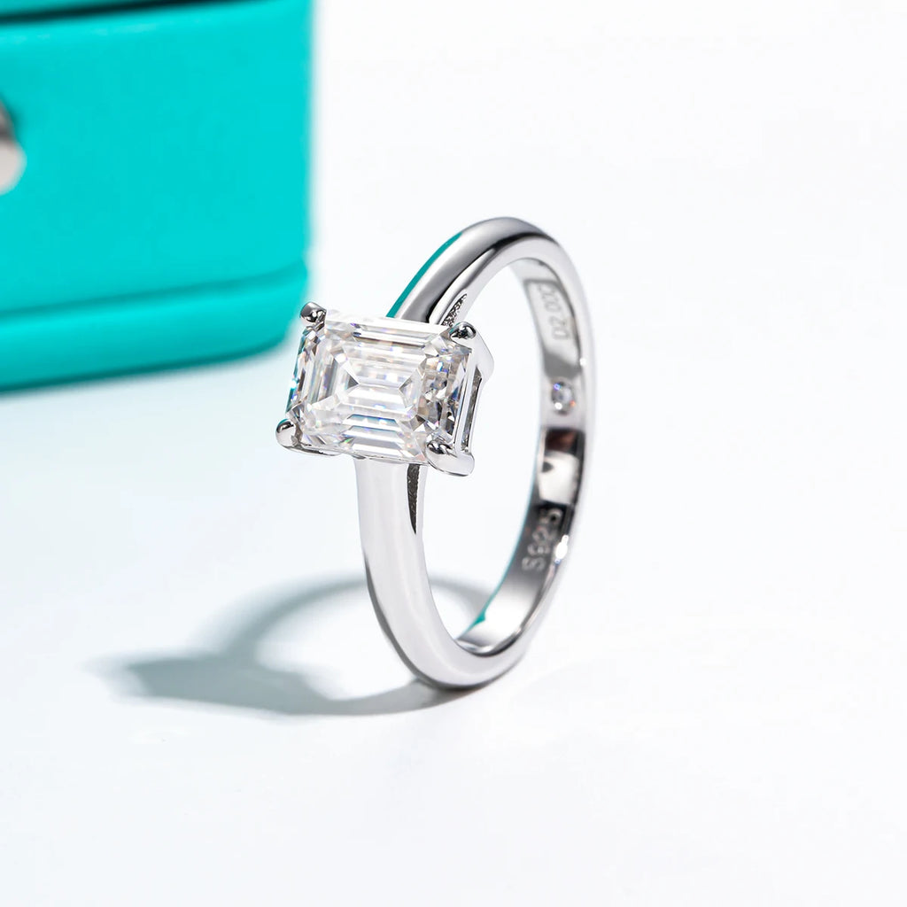 Emerald cut moissanite 2ct 6x8mm D color VVS1, step-cut detail — Aurora Moissanite