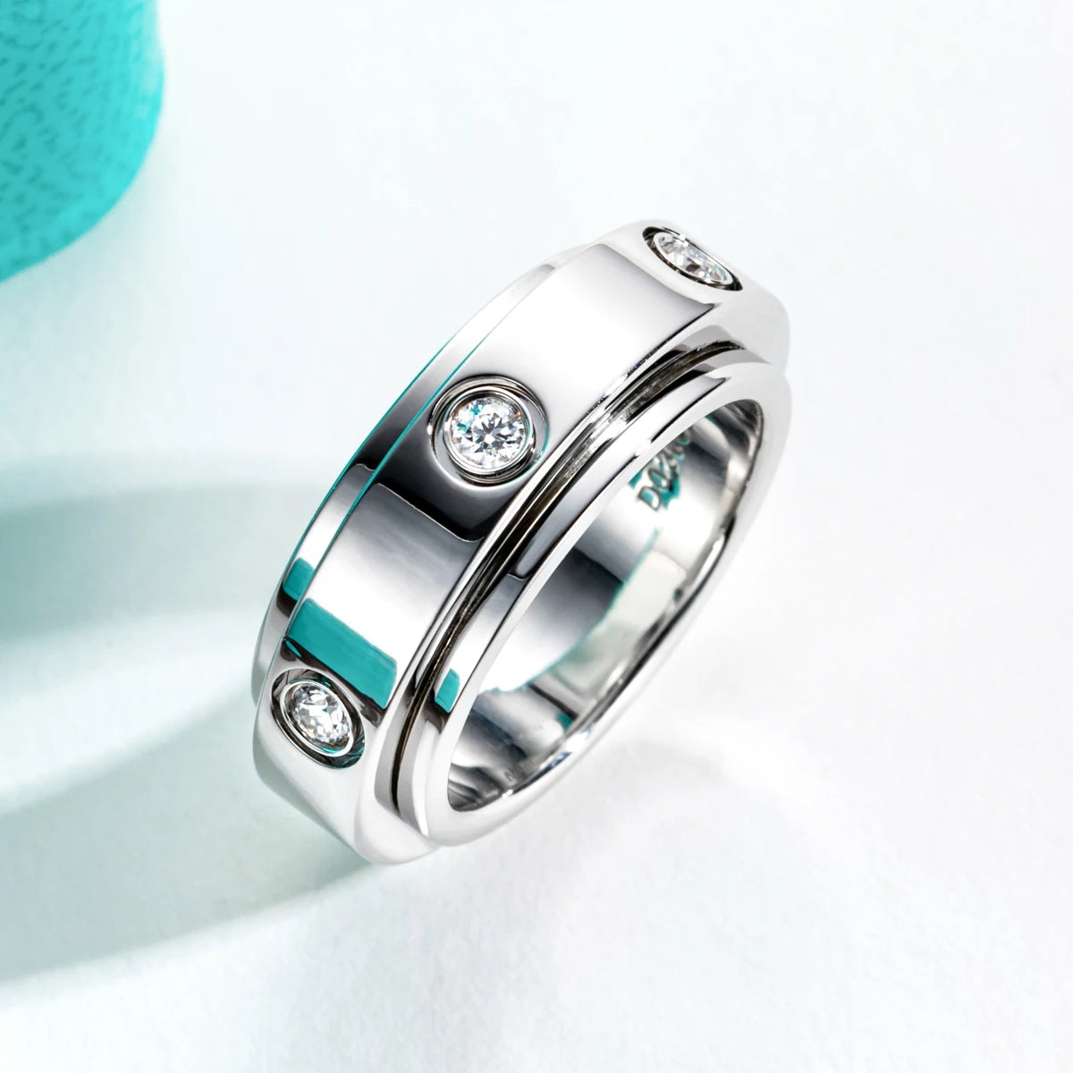 2.5mm moissanite spinner band, side profile showing spinning mechanism — Aurora Moissanite
