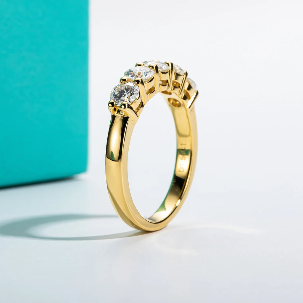Moissanite 5-stone band 4mm D color VVS1, prong setting detail, 18K gold — Aurora Moissanite