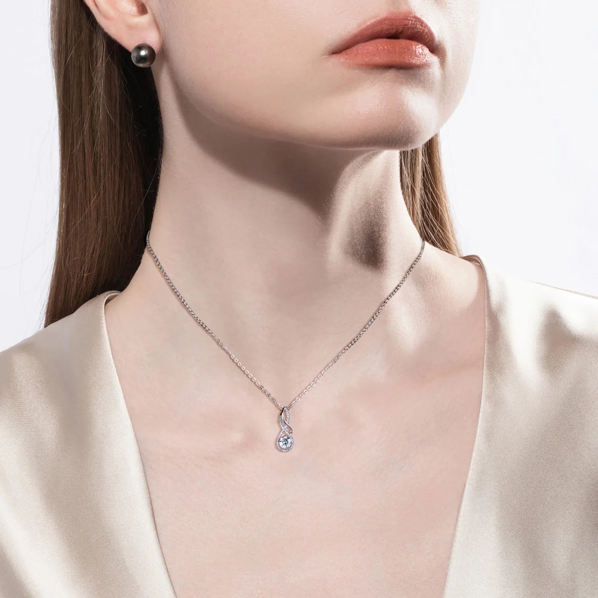 AnuJewel 2ct D Color Moissanite Diamond Pendant Luxurious Necklace 925 Sterling Silver For Women Fine Jewelry Gifts Wholesale