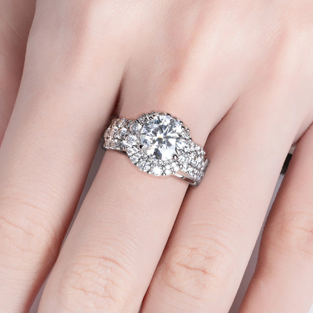 Moissanite halo top view, 4.92cttw D color in gold — Aurora Moissanite