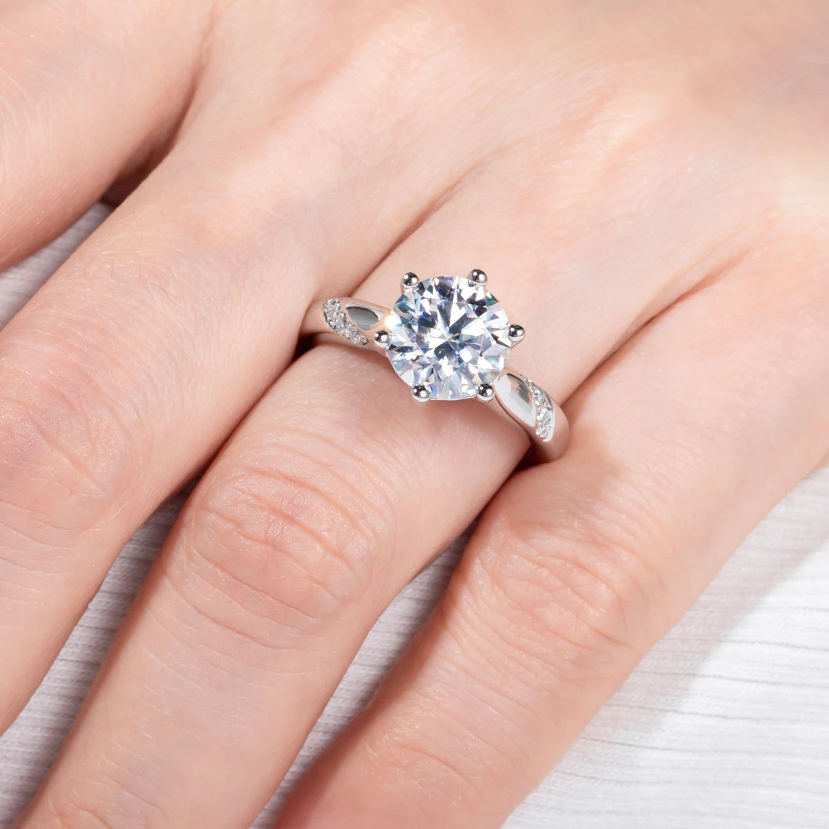 Round moissanite solitaire top view, 3ct D color in gold prong setting — Aurora Moissanite