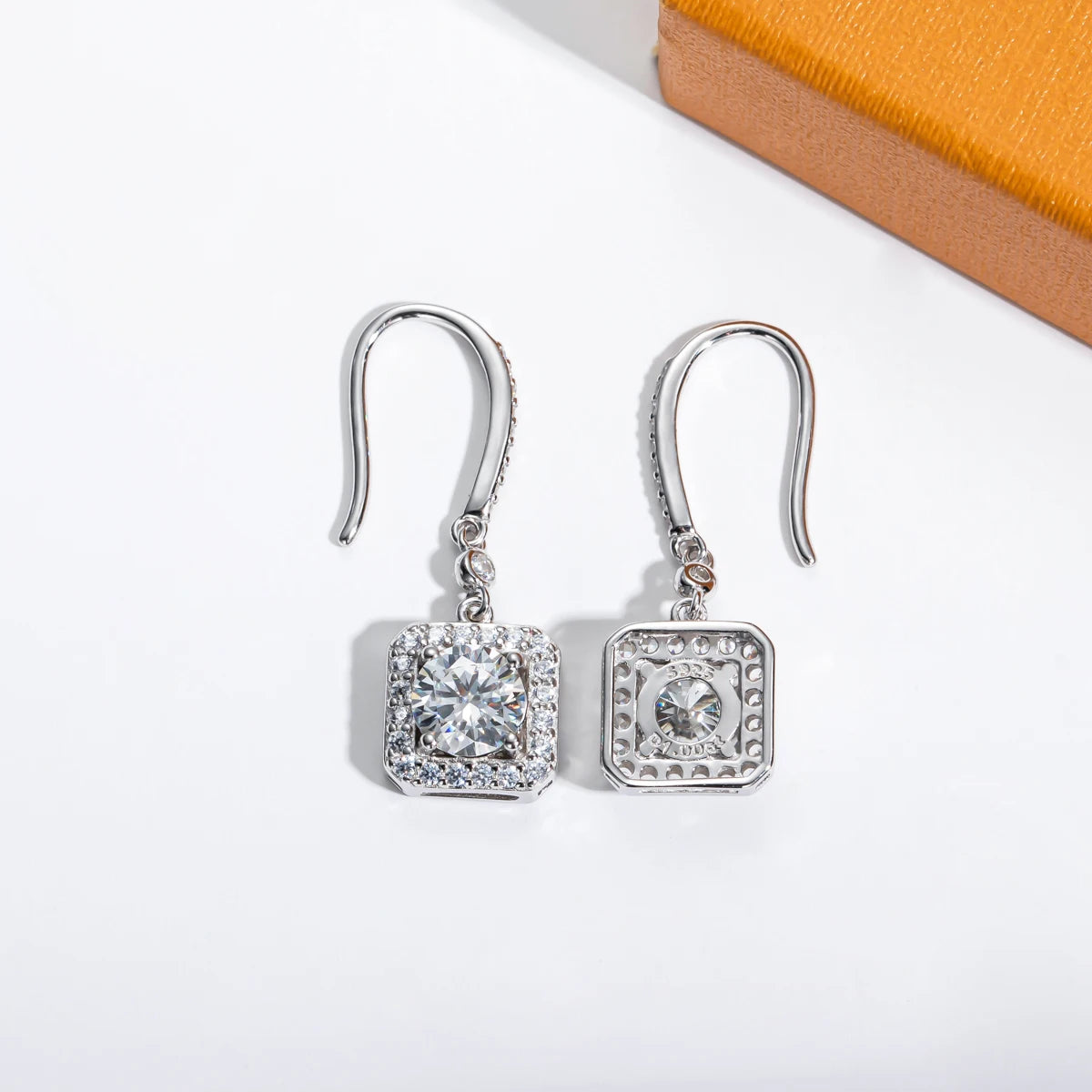 Moissanite 1ct D color VVS1, gold drop earring detail — Aurora Moissanite