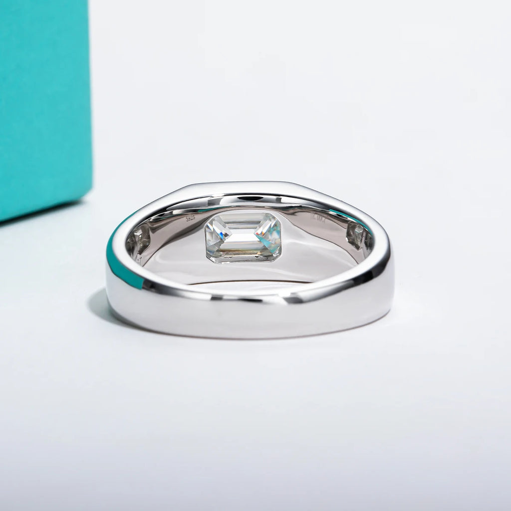 2ct emerald men's moissanite ring, side profile, 18K gold — Aurora Moissanite