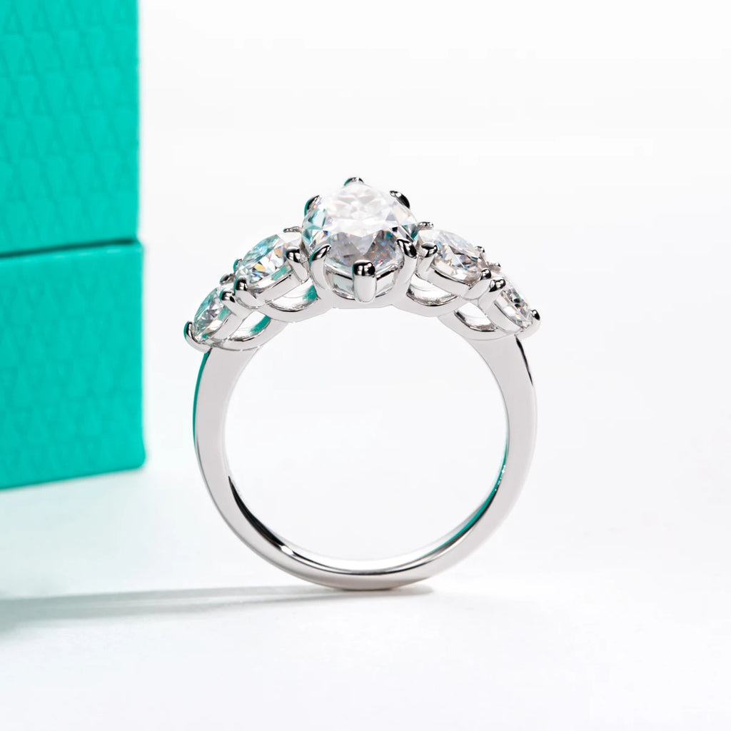 Marquise cut moissanite 3ct D color VVS1, pointed oval silhouette detail — Aurora Moissanite