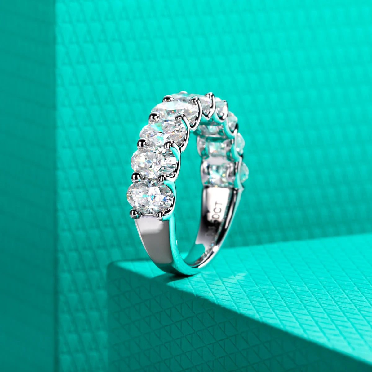 Oval moissanite wedding band, side profile, S925 sterling silver — Aurora Moissanite