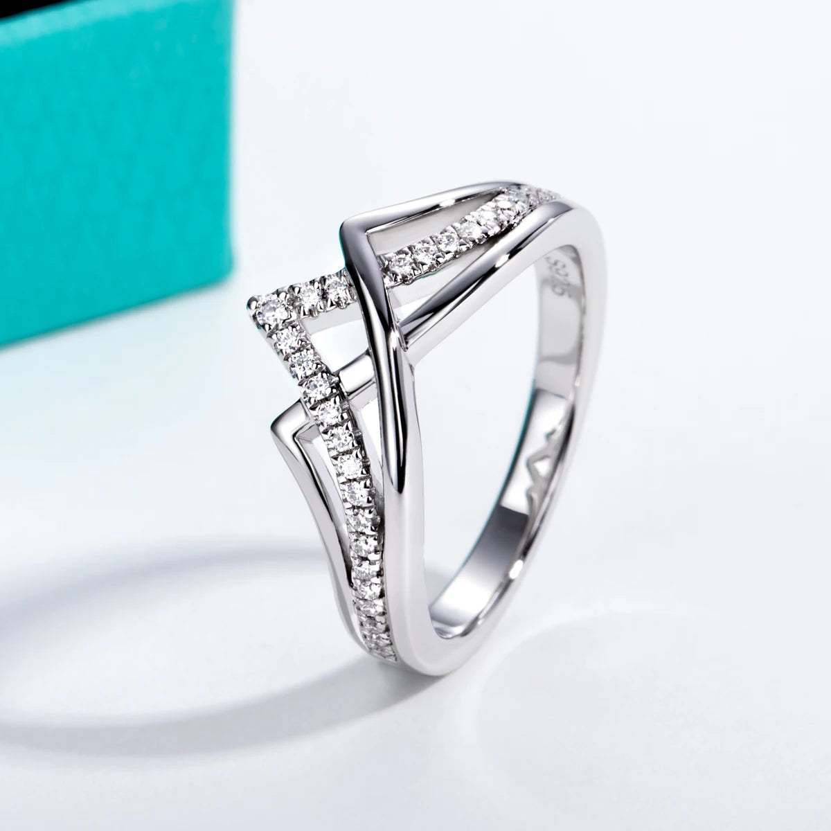 Moissanite V-shape band D color VVS1, chevron profile detail, sterling silver — Aurora Moissanite
