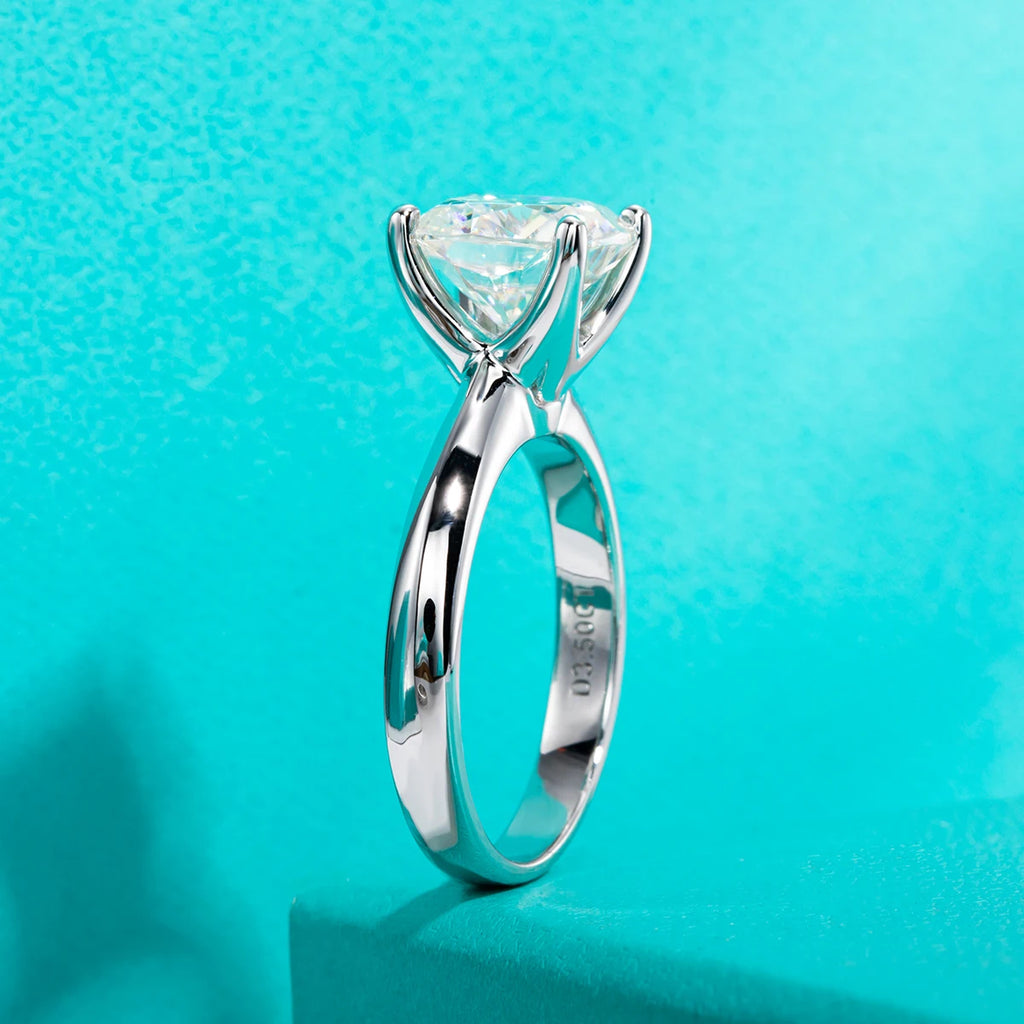 Cushion cut gray moissanite 3.5ct, silver-gray body with fire and brilliance — Aurora Moissanite