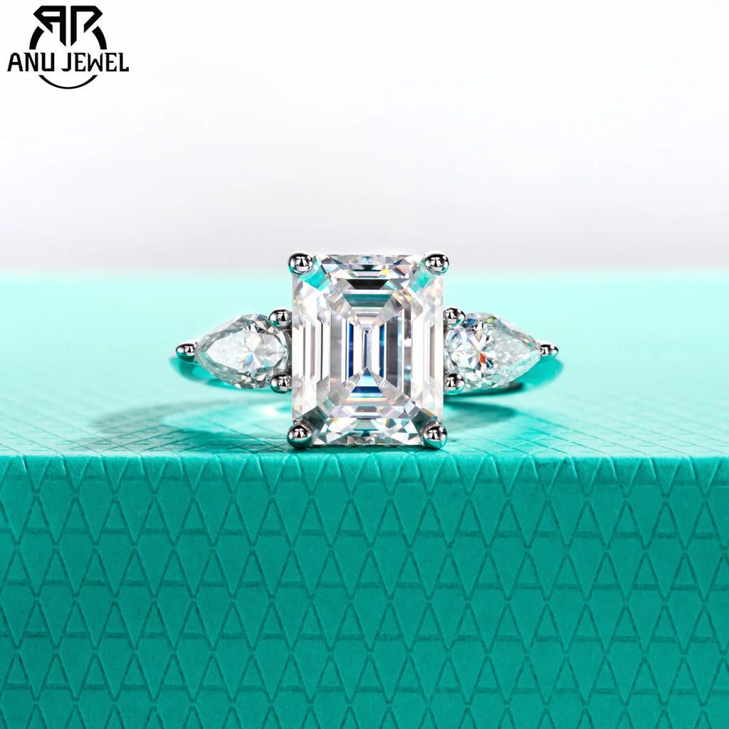 4ct emerald and 0.5ct pear moissanite two-stone ring, 18K gold S925 — Aurora Moissanite