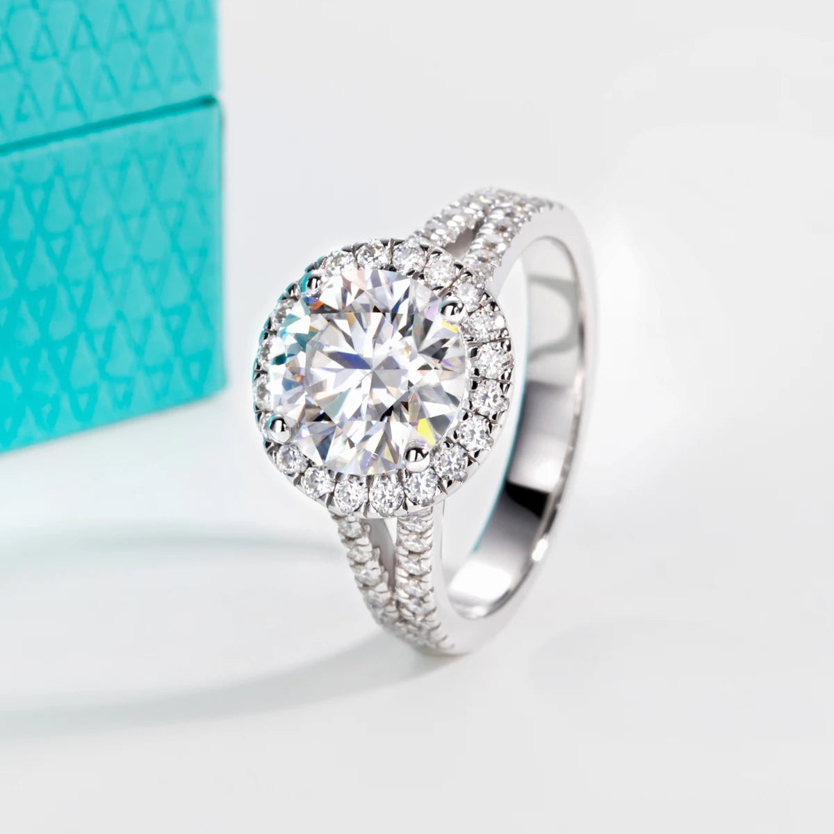 Round moissanite Y-shape halo ring 3ct D color VVS1, split shank detail — Aurora Moissanite