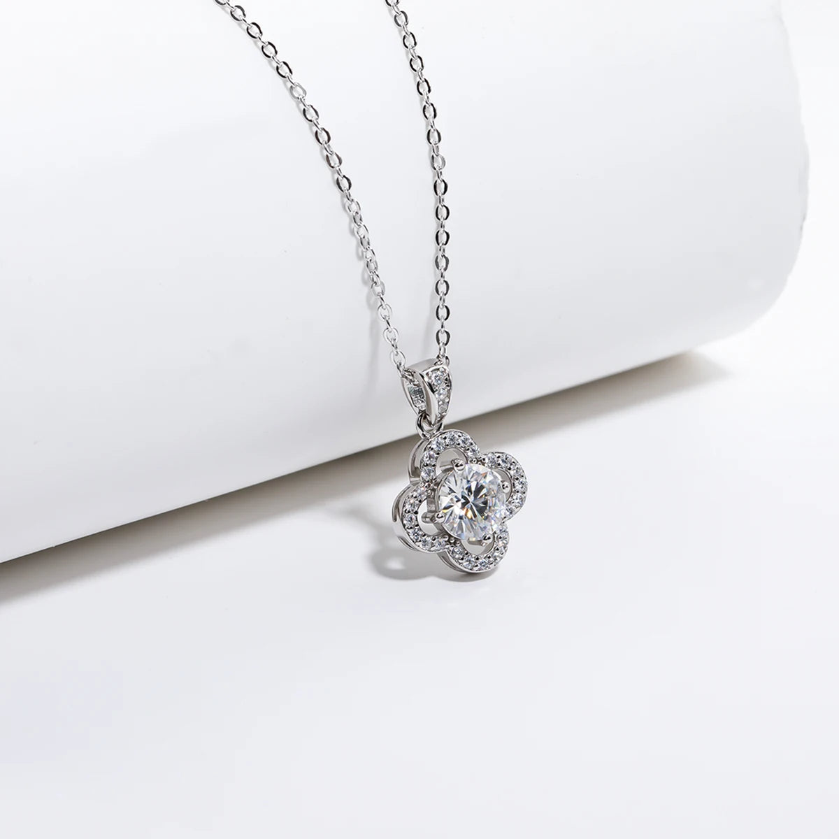 Moissanite halo pendant 1ct D color VVS1, flower design detail — Aurora Moissanite