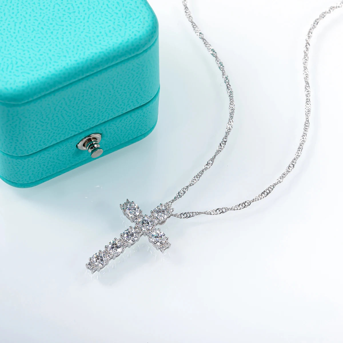Moissanite cross pendant necklace 18K gold plated, 7-stone cross design detail — Aurora Moissanite