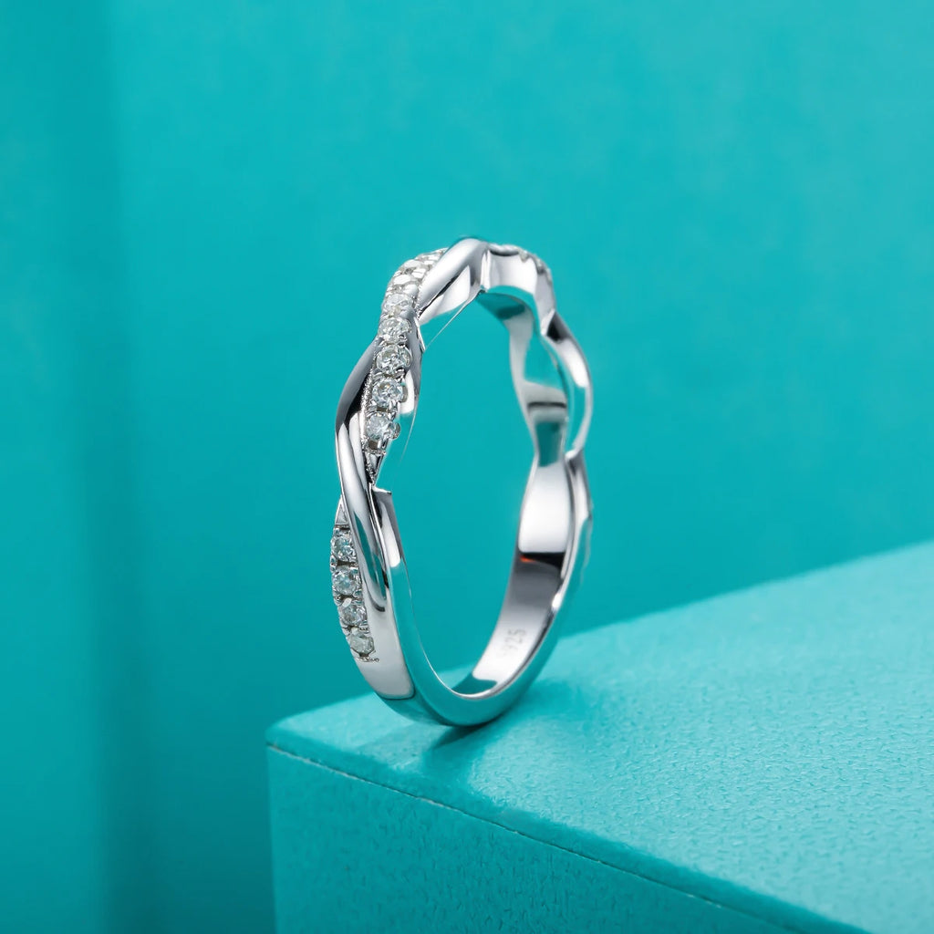 Moissanite eternity band 1.3mm with zircon accents, detail view, S925 silver — Aurora Moissanite