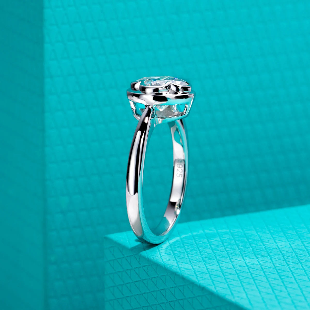 2ct four-leaf clover moissanite bezel ring, side profile, S925 silver — Aurora Moissanite