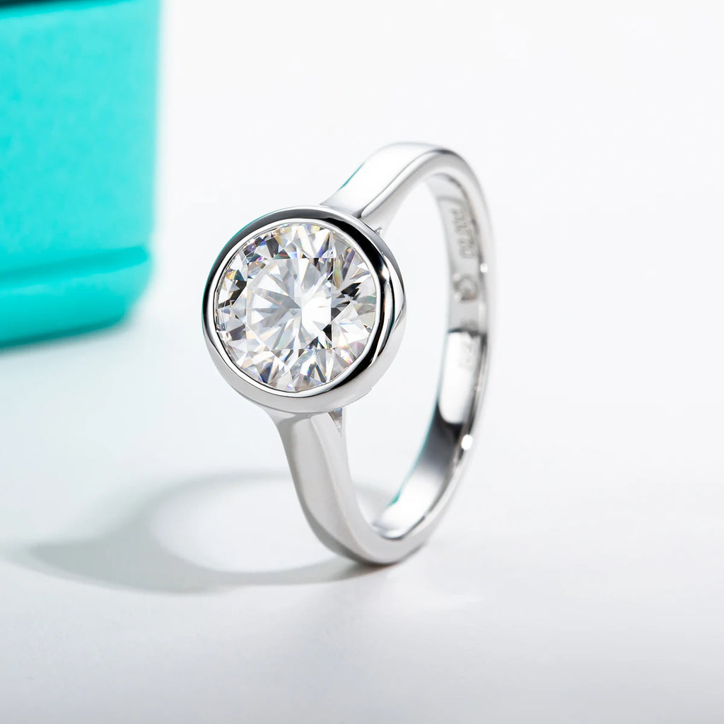 Round moissanite D color VVS1 bezel ring, available in 1ct 2ct 3ct — Aurora Moissanite