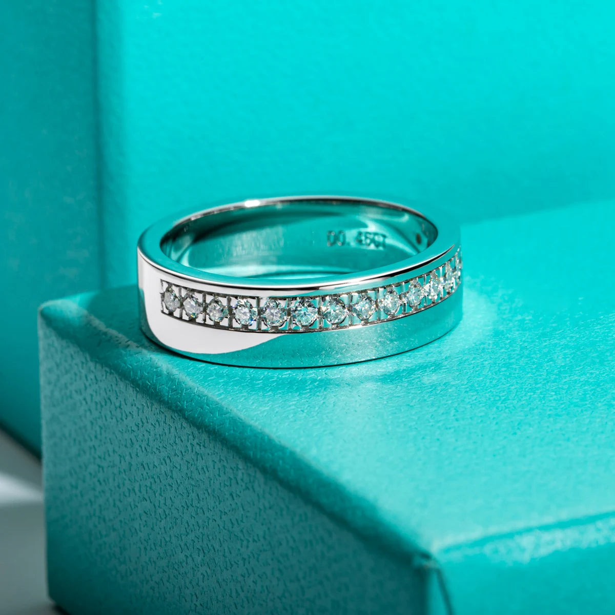 The Moss Band — moissanite wedding band, front view — Aurora Moissanite