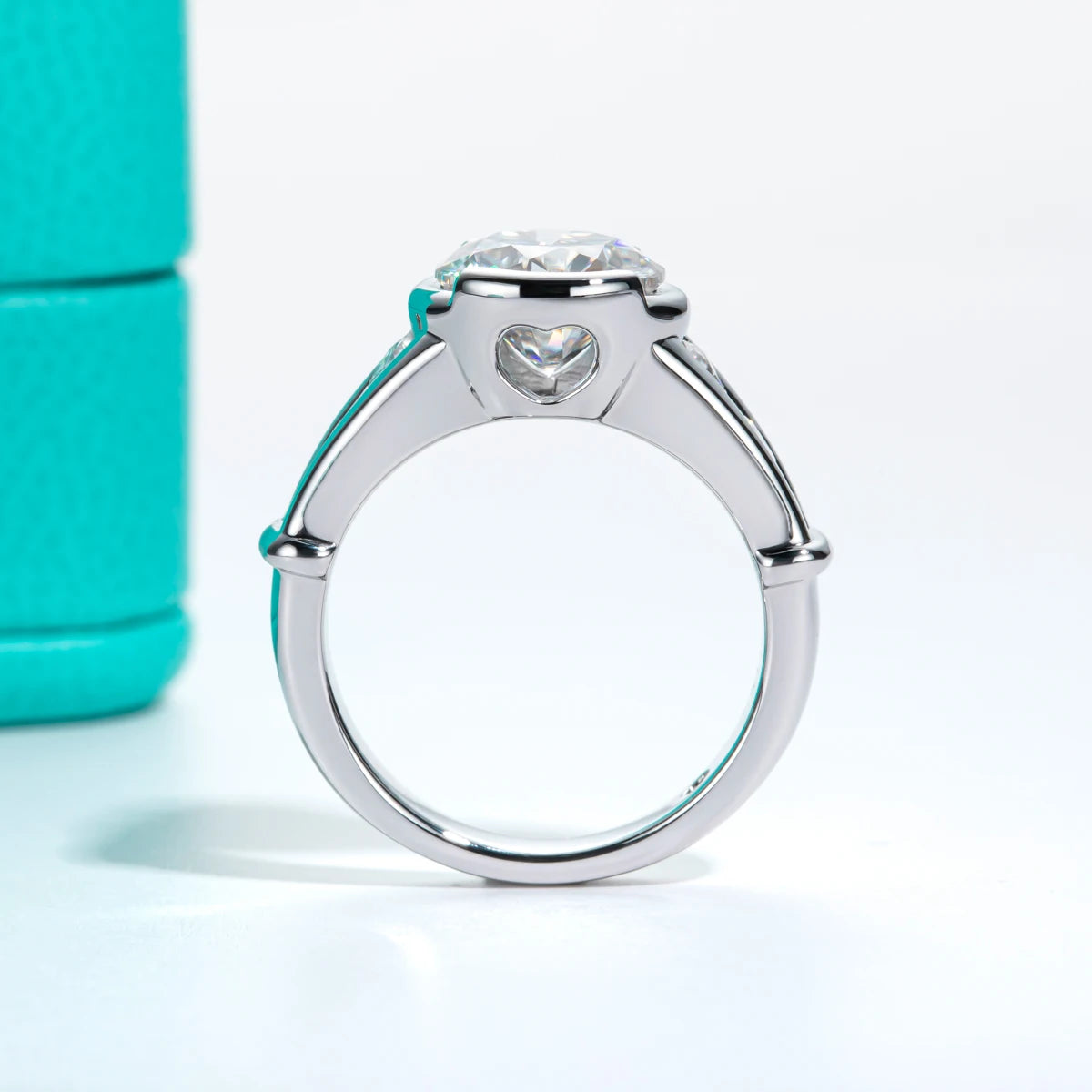 3ct round moissanite unisex ring, side profile, 18K gold — Aurora Moissanite