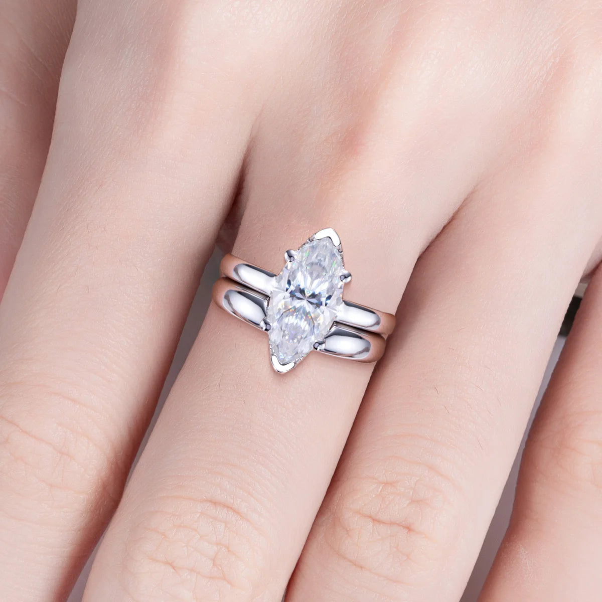Marquise bridal set, ring and band in 18K gold — Aurora Moissanite