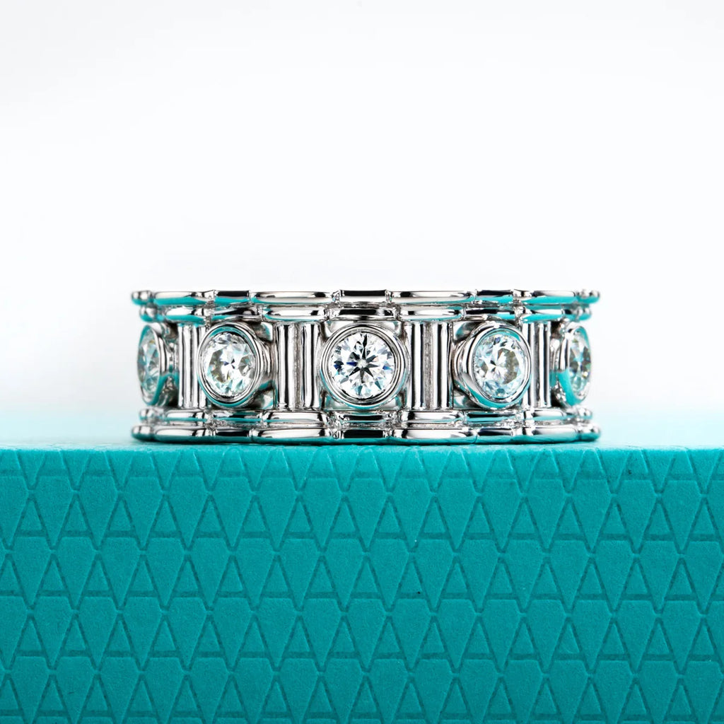 The Vale Band — 2.5mm or 3mm moissanite column ring, sizes 5–12 — Aurora Moissanite