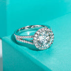 Round moissanite 3ct halo D color VVS1, gold halo ring detail — Aurora Moissanite
