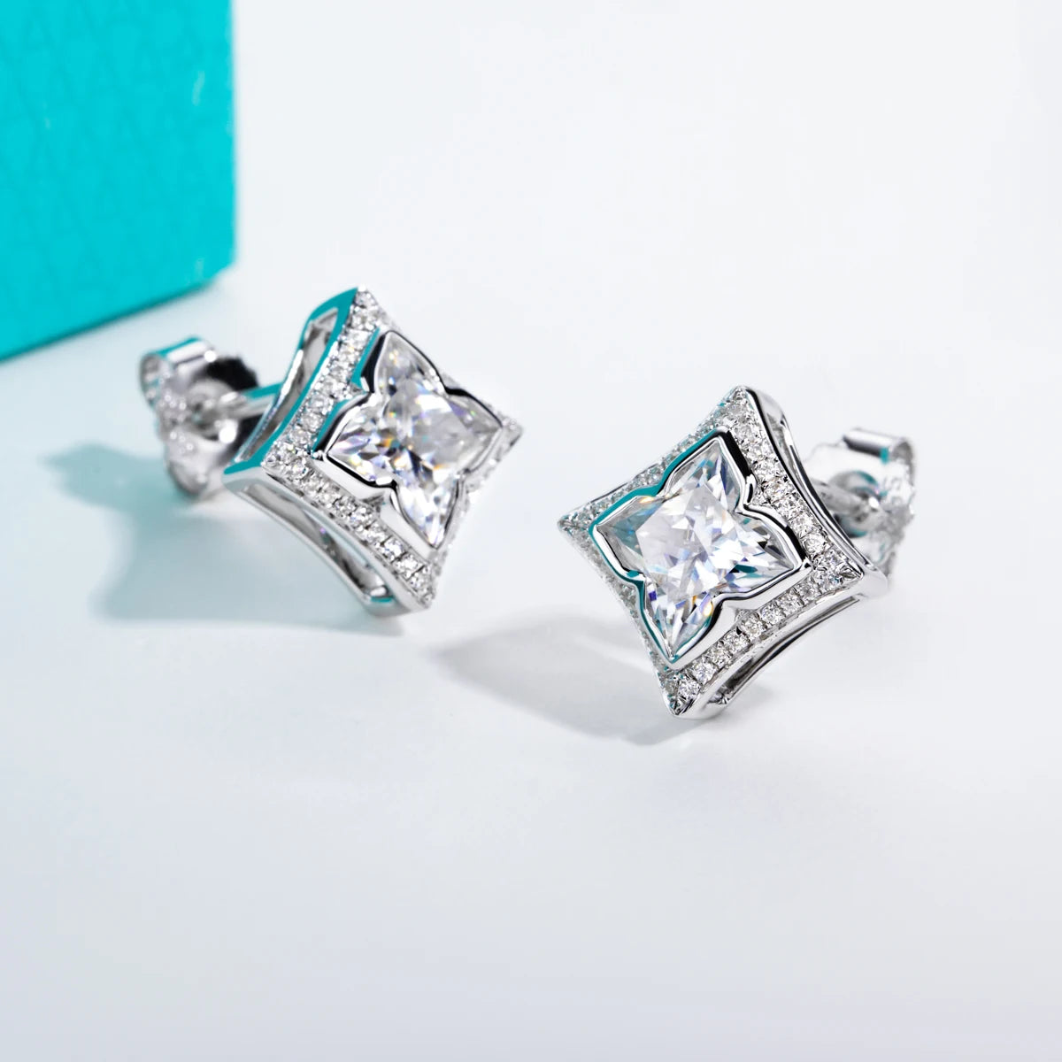 2.4cttw four-leaf clover moissanite earrings side view, S925 — Aurora Moissanite