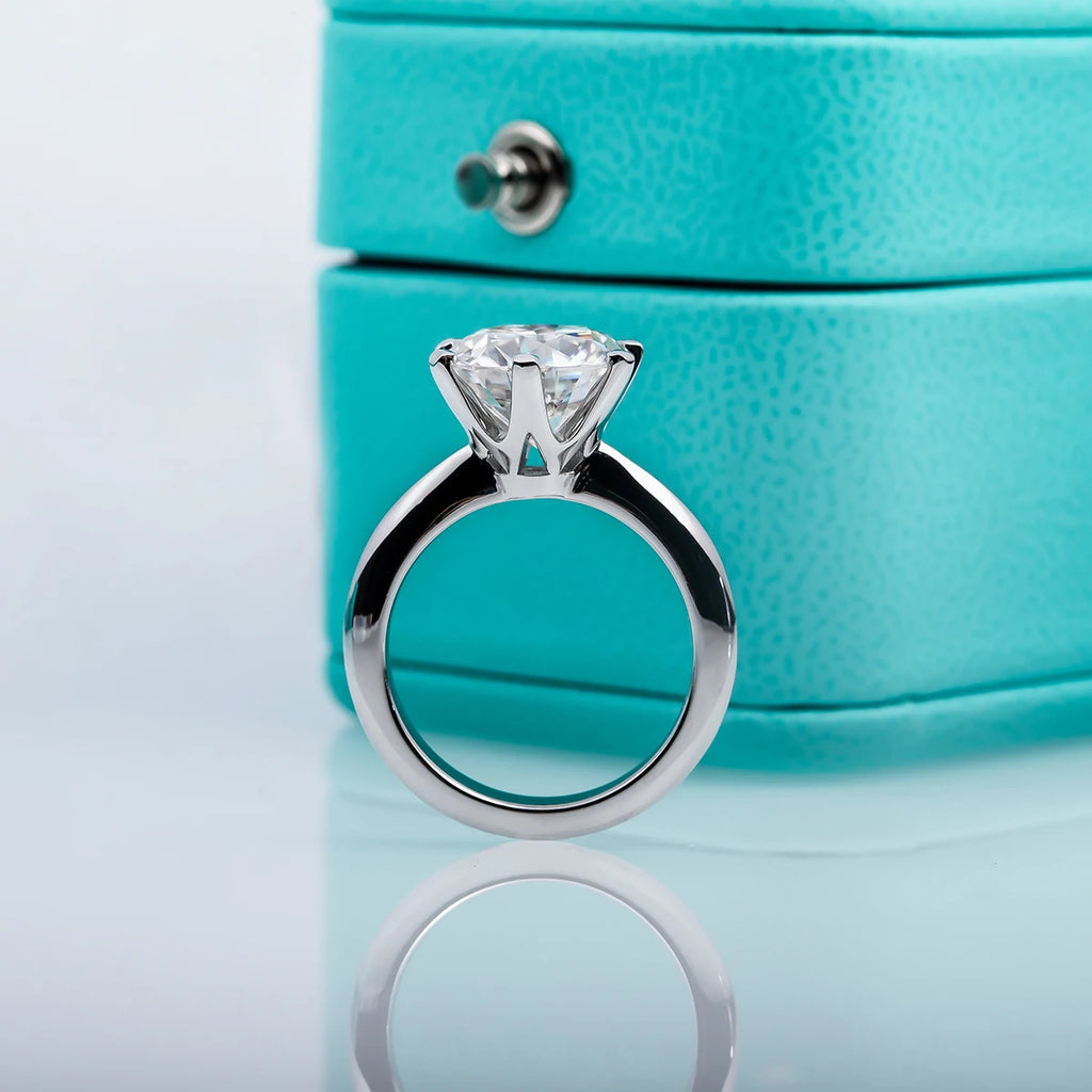 Multi-carat moissanite ring, side profile, 18K gold — Aurora Moissanite
