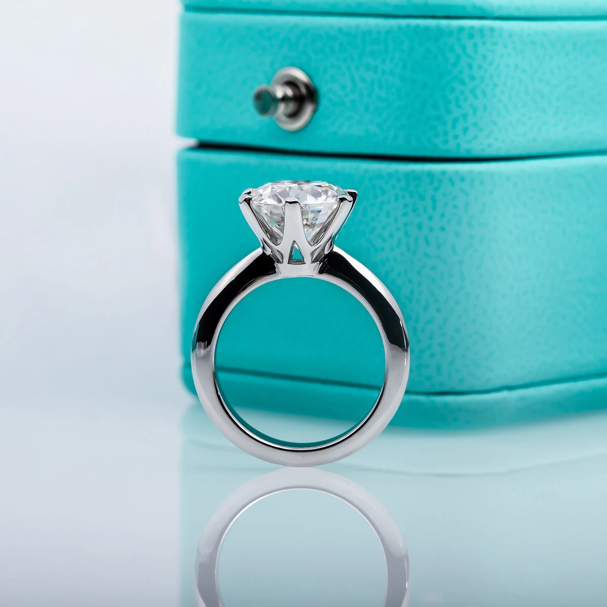 Multi-carat moissanite ring, side profile, 18K gold — Aurora Moissanite