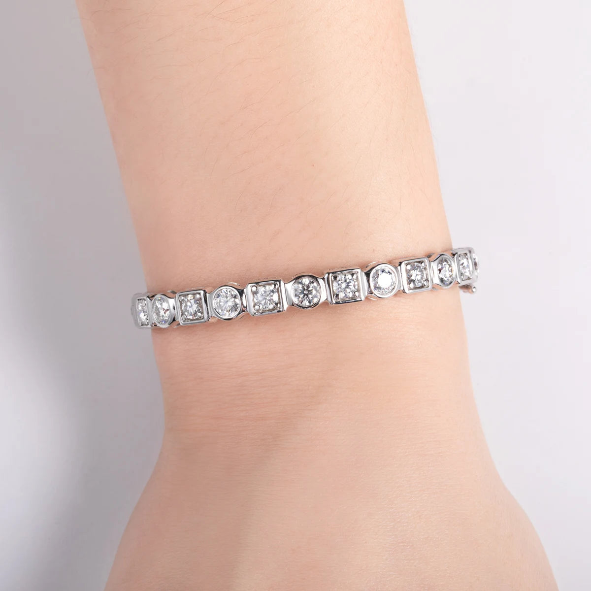 AnuJewel 4.5mm D Color Moissanite Diamond Luxurious Silver Bracelet 18K White Gold Plated Bezel Bangles For Woman Jewelry Gifts