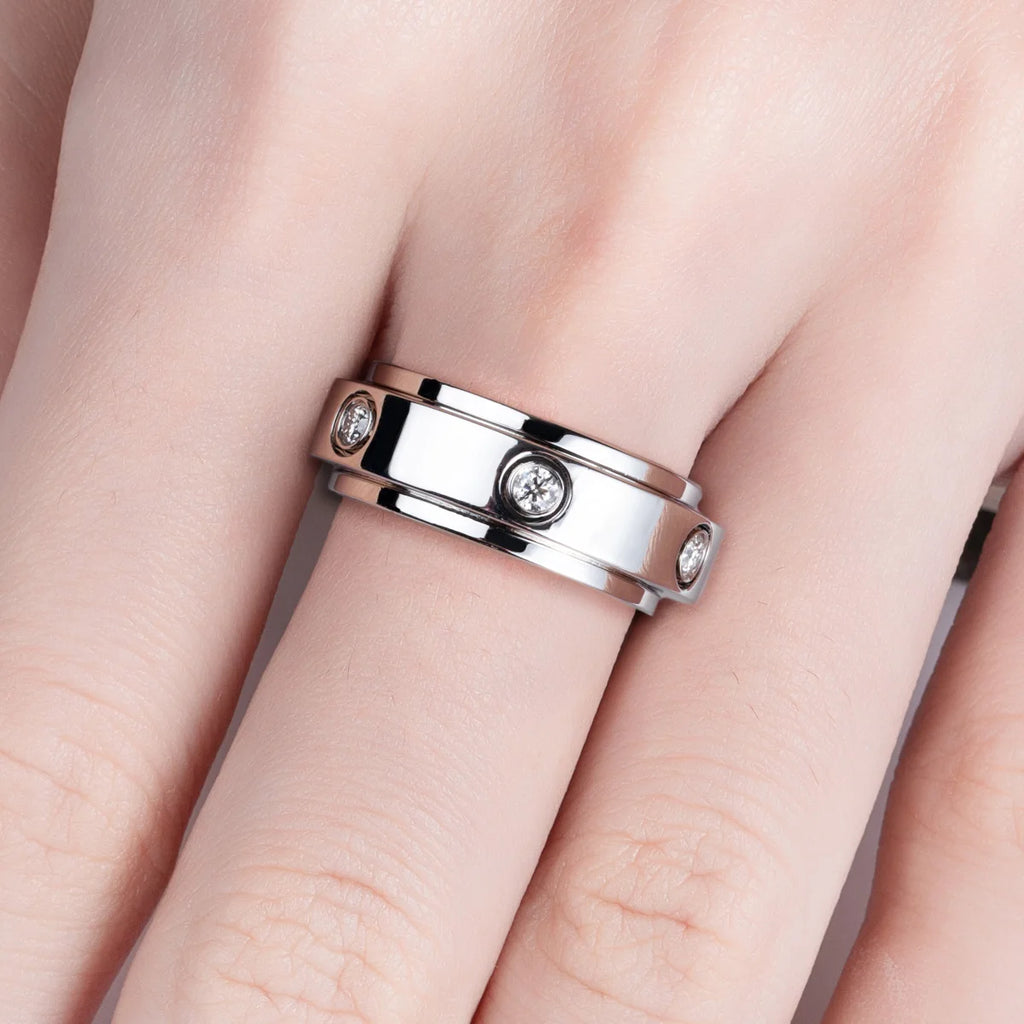 Moissanite spinner band top view, outer band rotates on fixed inner ring — Aurora Moissanite