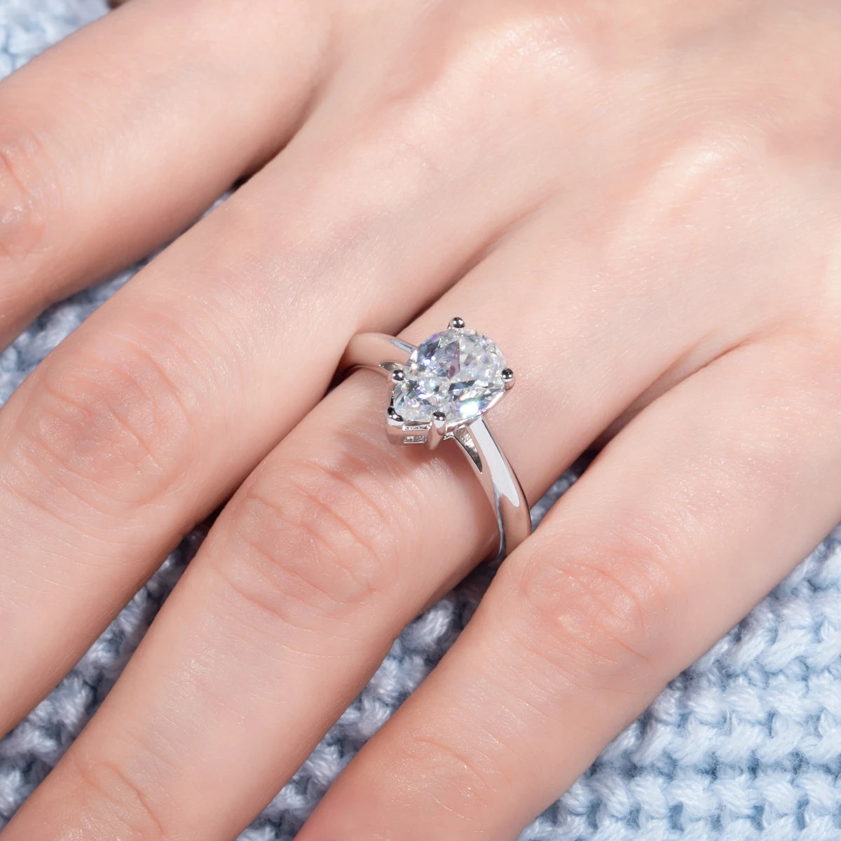 Pear moissanite solitaire top view, 2.5ct D color teardrop shape — Aurora Moissanite