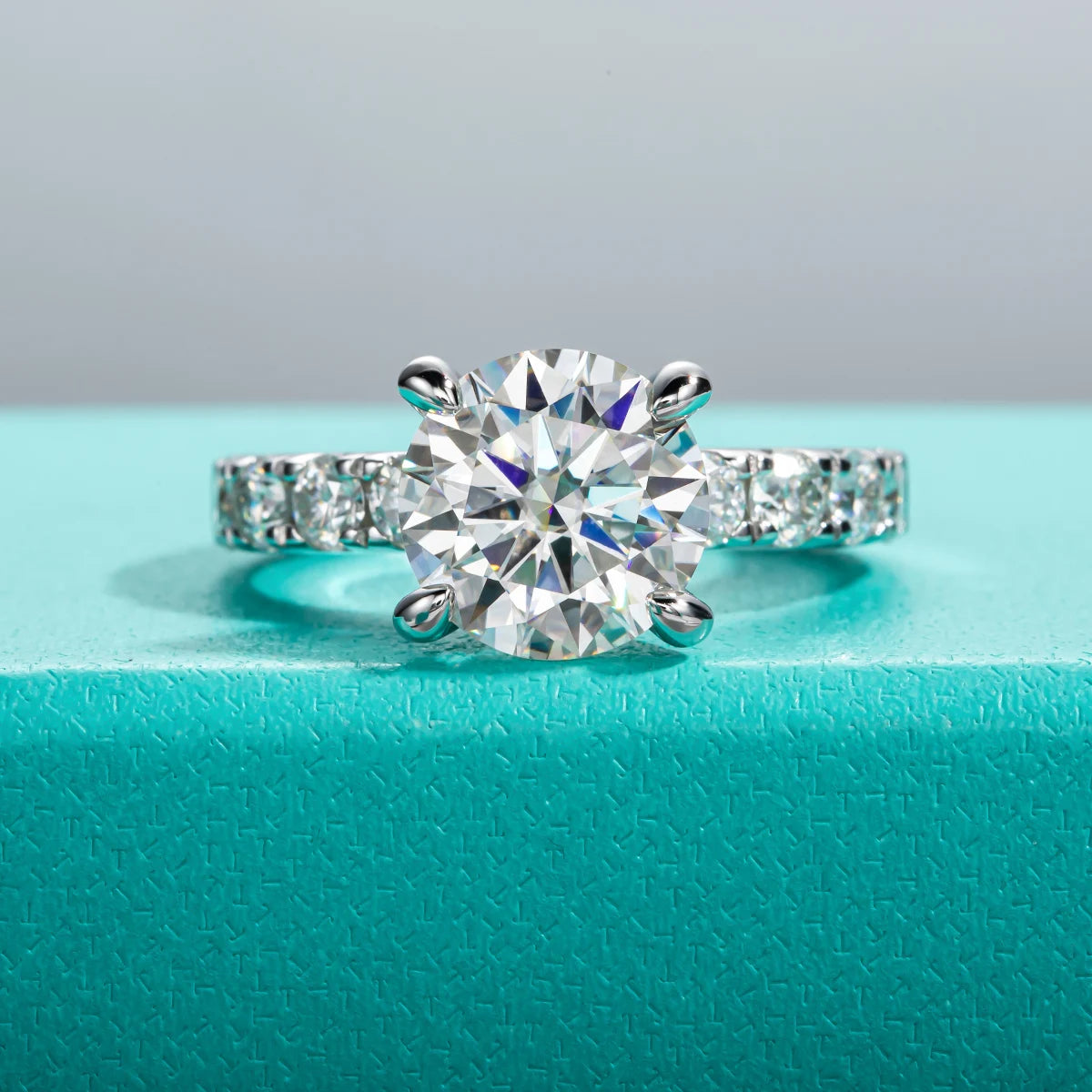 The Enne Ring lifestyle — 3.5ct moissanite ring set worn on finger — Aurora Moissanite